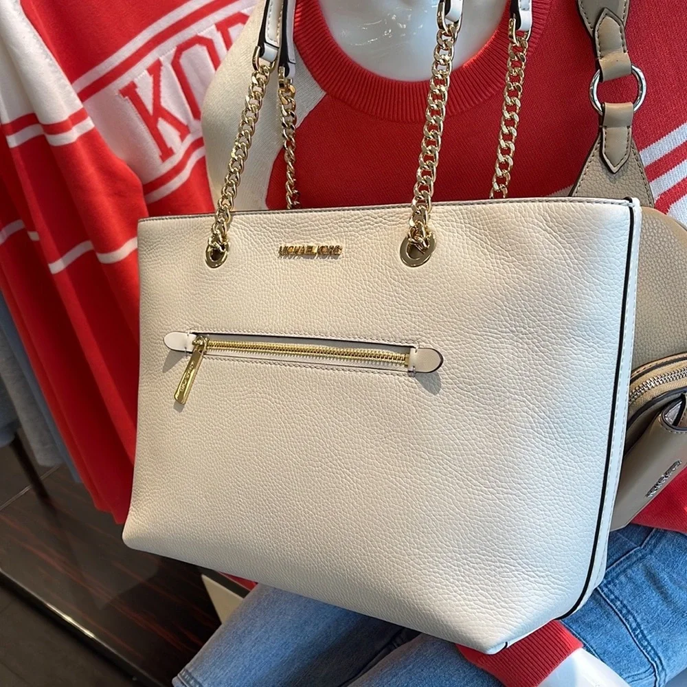 MICHAEL KORS
Jet Set Medium Front Zip Pebbled Leather Chain Tote Bag
Light Cream - Picture 10 of 16